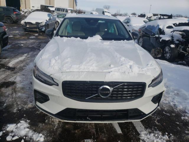 2022 VOLVO S60 B5 MOM - 7JRL12TZXNG189370