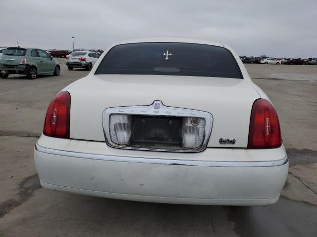 1LNHM81WXXY715089 Lincoln Town Car Executive