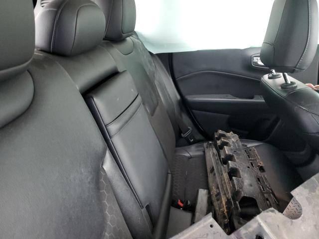 3C4NJCBB8JT408205 Jeep Compass Latitude