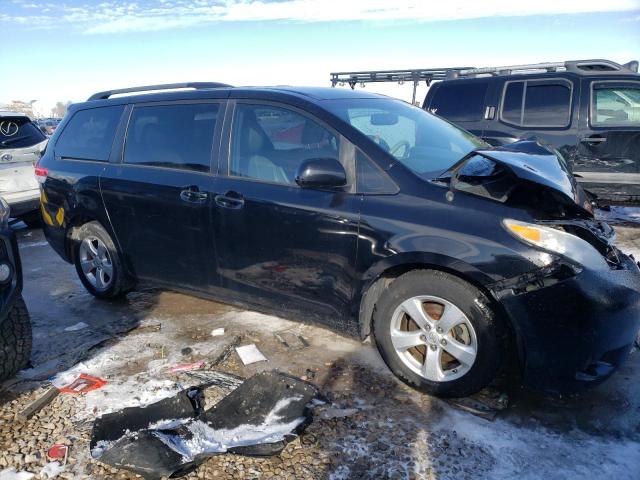 VIN 5TDJZRFHXKS984205 2019 Toyota Highlander, Xle no.4