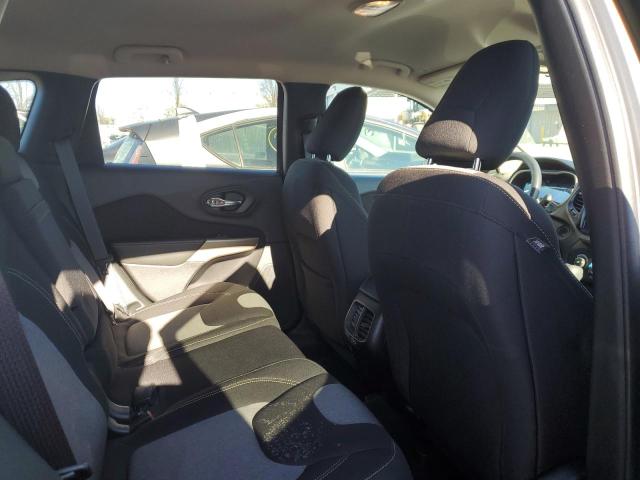 1C4PJLCB5JD538892 Jeep Cherokee Latitude