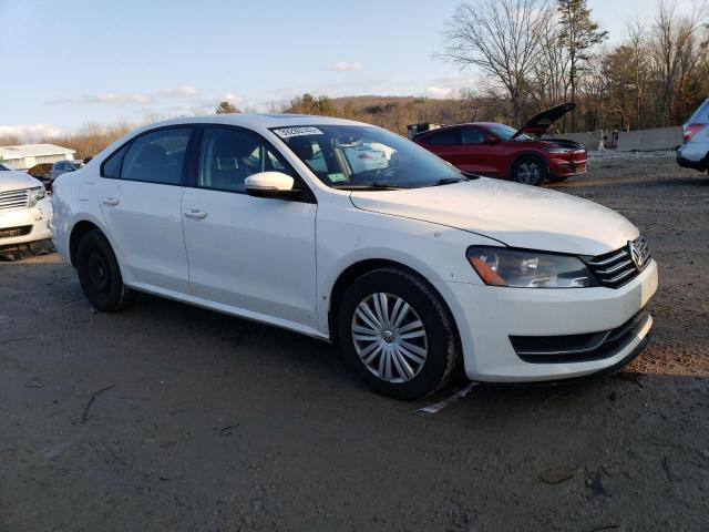 2015 VOLKSWAGEN PASSAT S - 1VWAT7A36FC107653