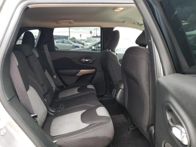 1C4PJLCB3JD556453 Jeep Cherokee Latitude