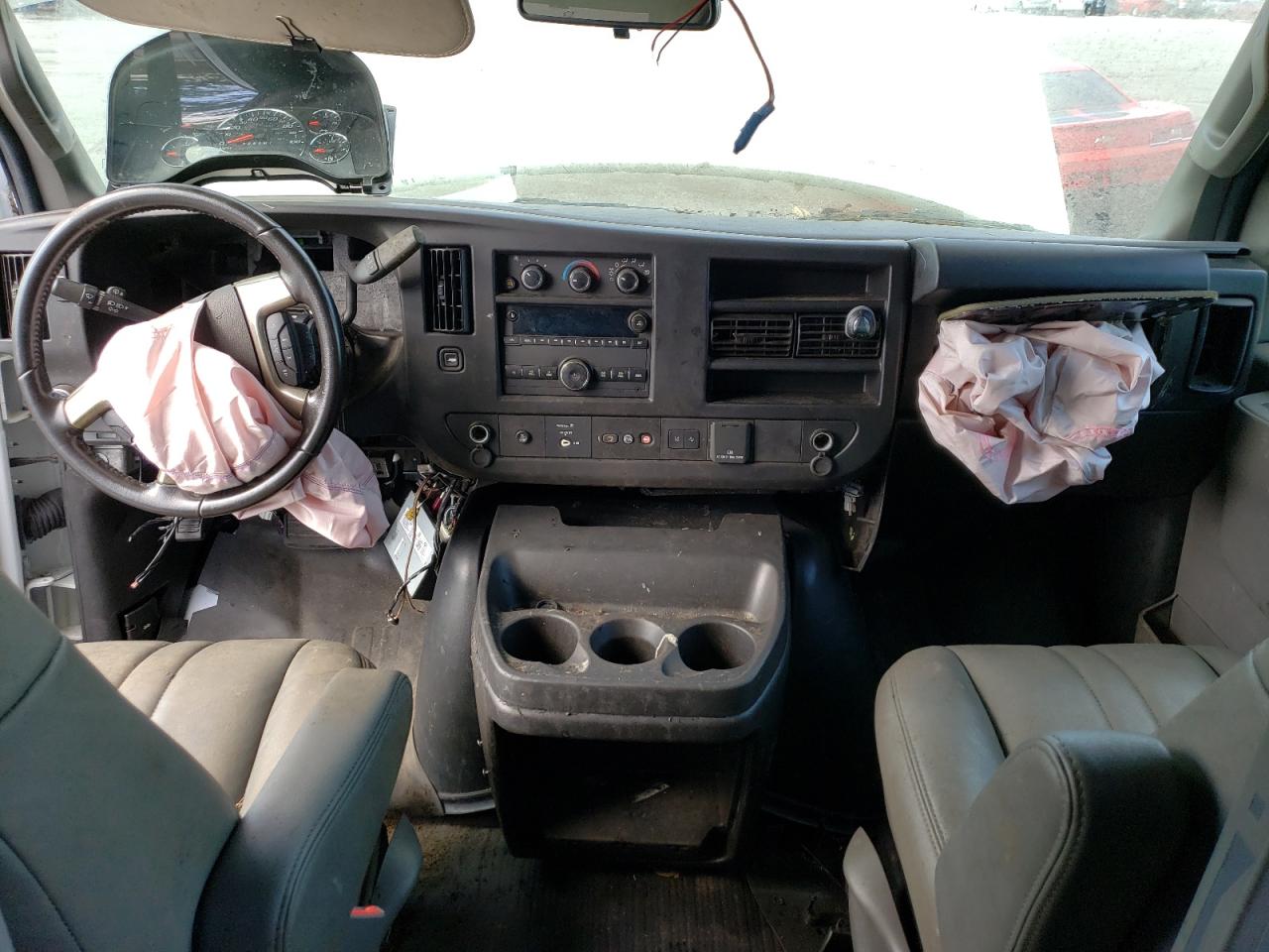 VIN: 1GCWGAFG9K1348151 2019 CHEVROLET EXPRESS