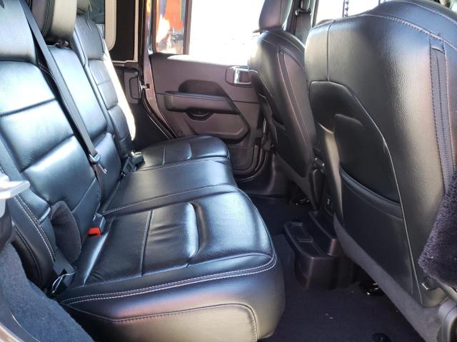 1C4HJXENXJW246114 Jeep Wrangler Unlimited Sahara