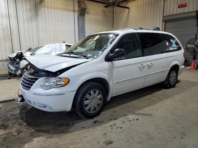 Salvage cars for sale from Copart Lyman, ME: 2005 Chrysler Town & Country Limited