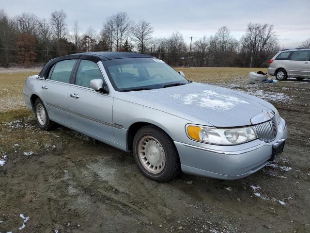 1LNHM81W7YY903280 Lincoln TOWNCAR