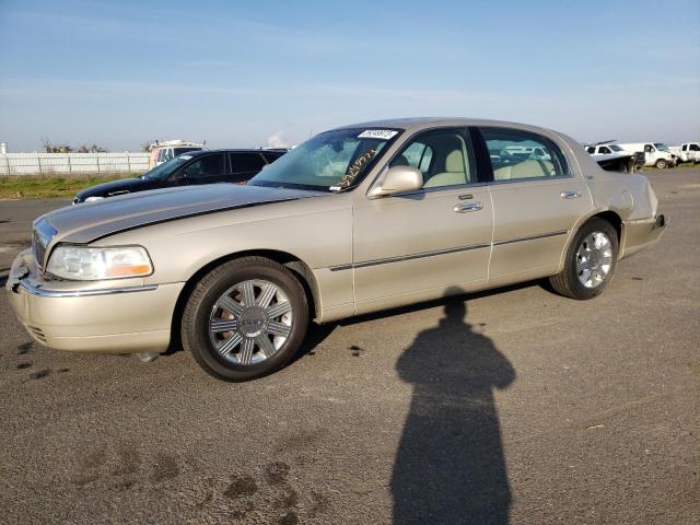 2005 Lincoln Town Car Signature Limited