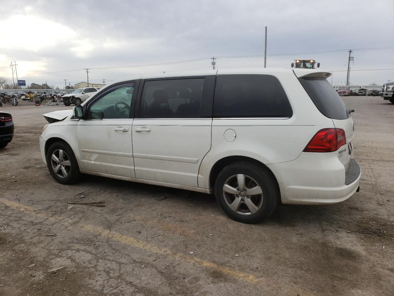 2V4RW3D12AR242473 2010 Volkswagen Routan Se