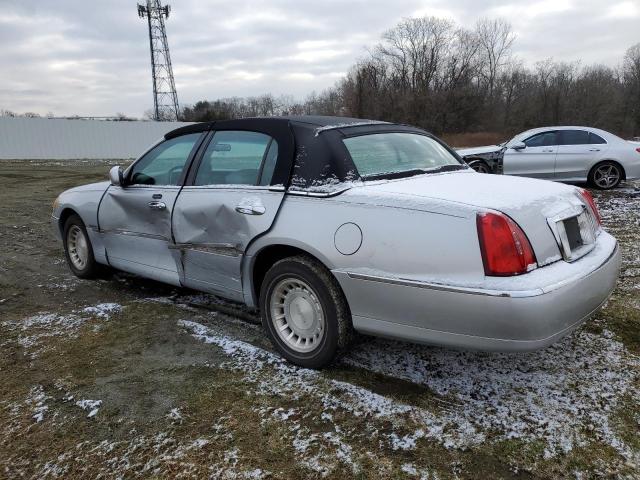 1LNHM81W7YY903280 Lincoln TOWNCAR