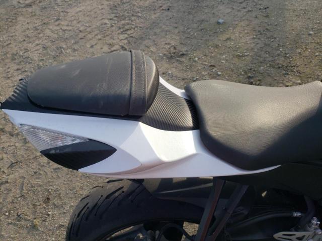 2014 SUZUKI GSX-R600 - JS1GN7FA8E2101236