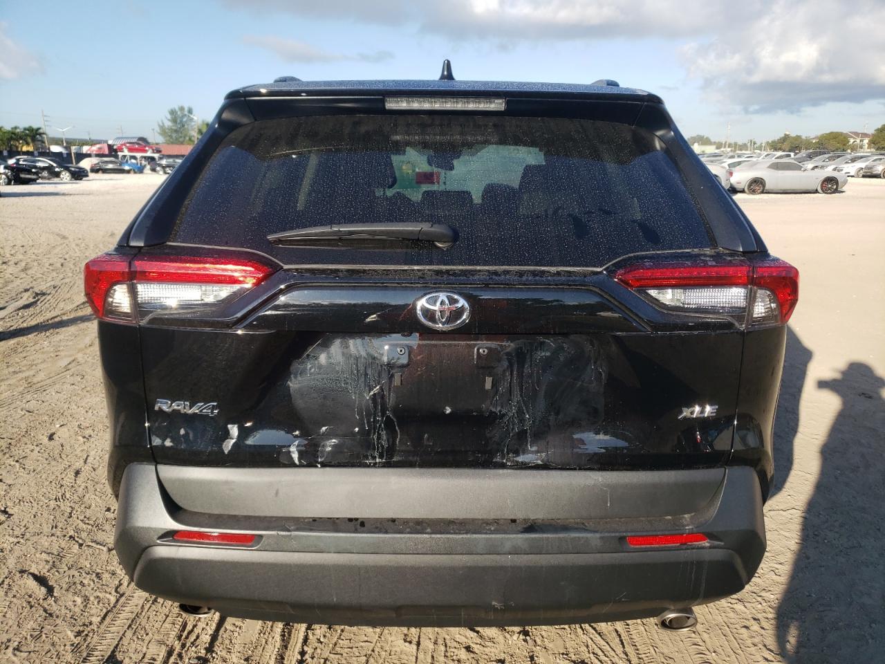 2T3C1RFV2MC171143 TOYOTA RAV4 2021