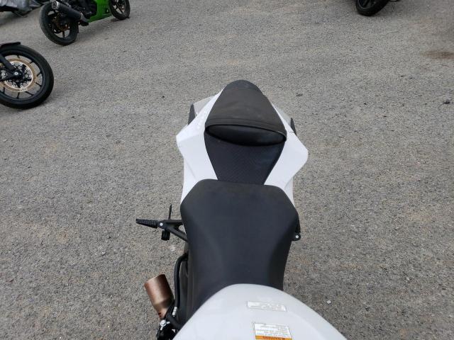 2019 SUZUKI GSX-R600 - JS1GN7FAXK7100121