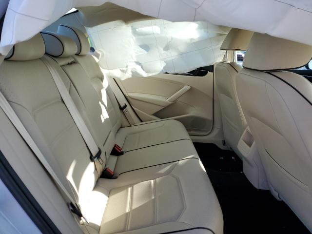 2017 VOLKSWAGEN PASSAT R-L - 1VWDT7A31HC044249