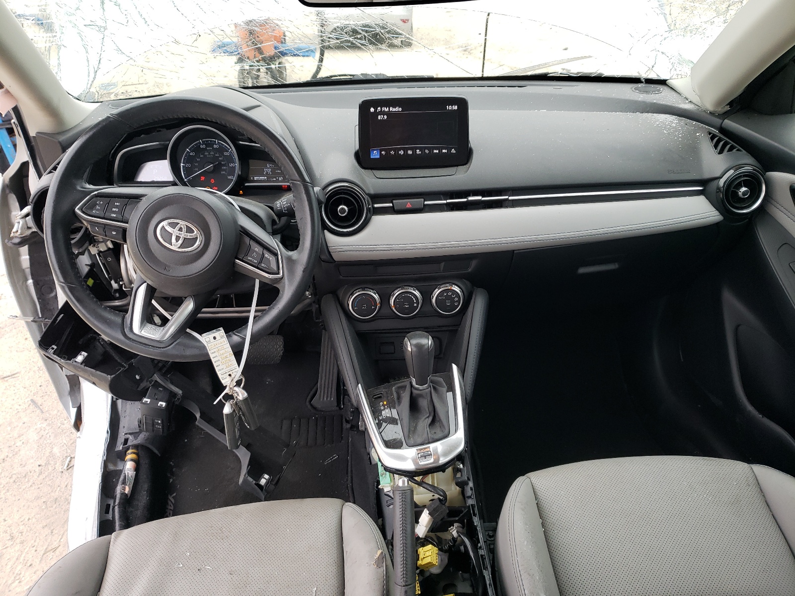 3MYDLBYV8KY503516 2019 Toyota Yaris L