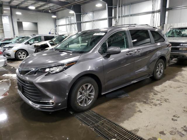 2022 TOYOTA SIENNA XLE 5TDJRKEC9NS136494
