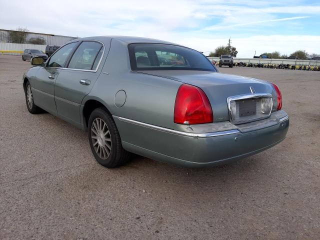 1LNHM82W13Y655843 Lincoln Town Car Signature