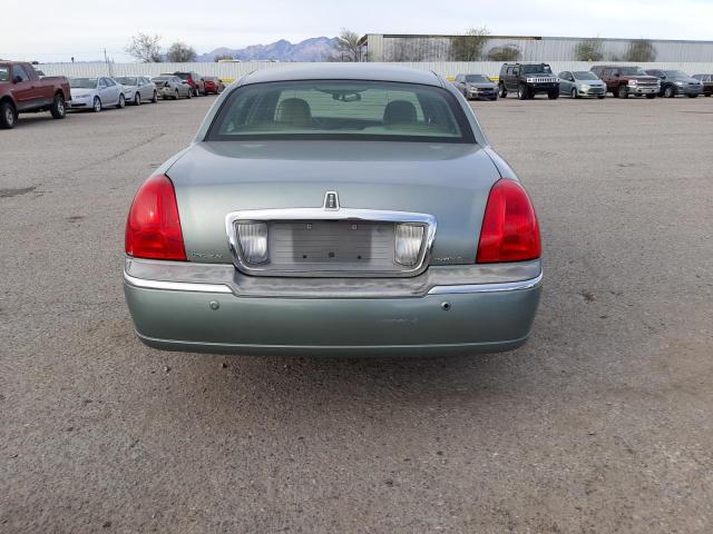 1LNHM82W13Y655843 Lincoln Town Car Signature