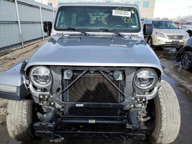 1C4HJXEG8JW124417 Jeep Wrangler Unlimited Sahara