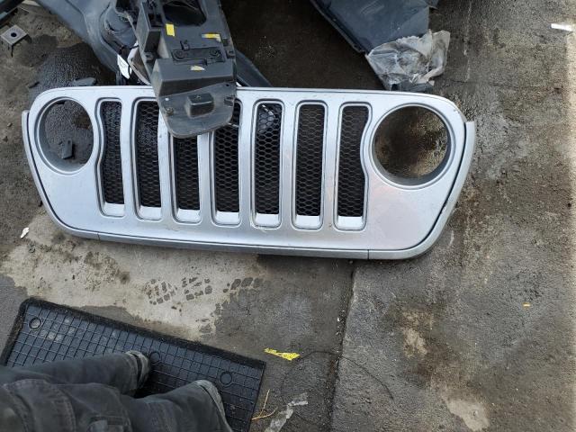 1C4HJXEG8JW124417 Jeep Wrangler Unlimited Sahara