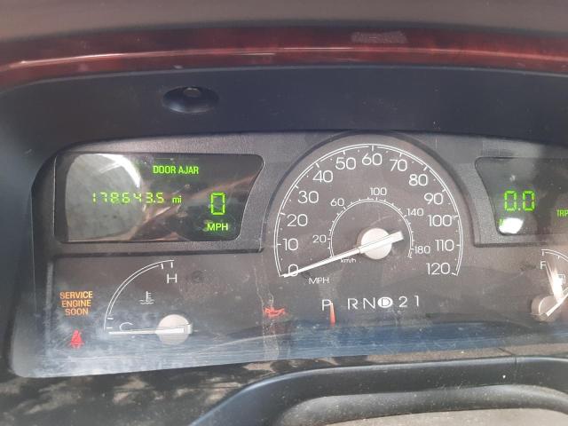 1LNHM82W13Y655843 Lincoln Town Car Signature