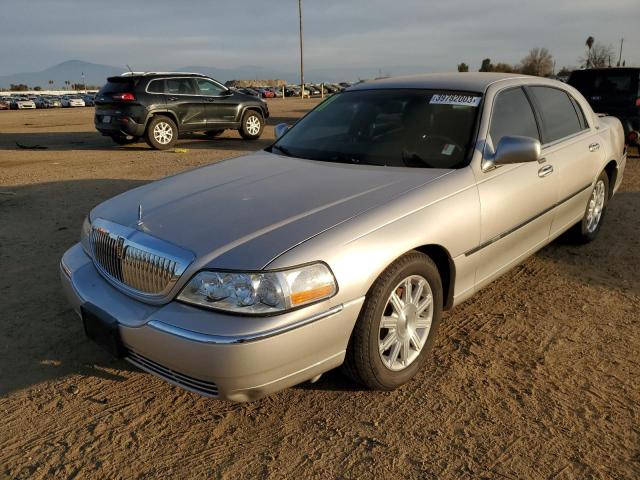 2011 Lincoln Town Car Signature Limited