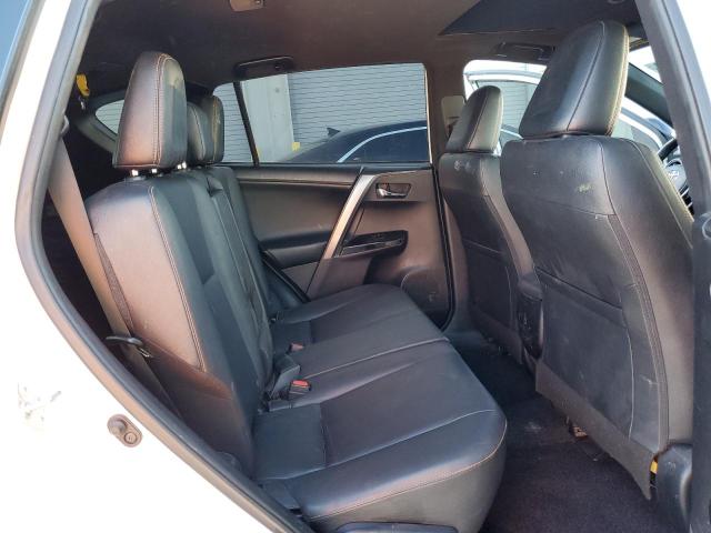 2018 TOYOTA RAV4 SE - JTMJFREV7JJ745240