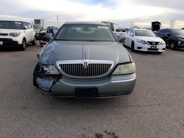 1LNHM82W13Y655843 Lincoln Town Car Signature