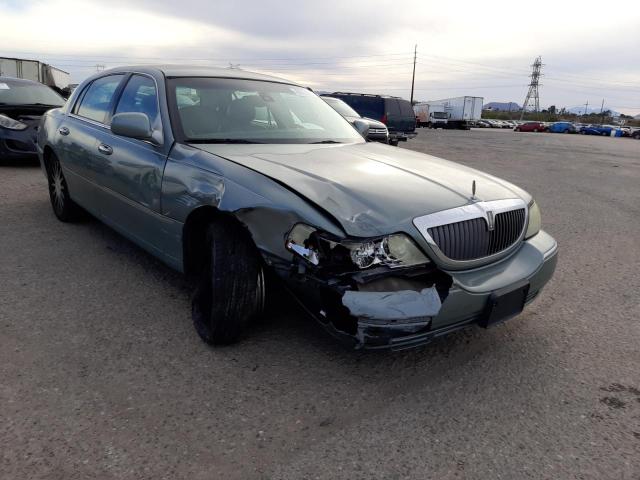 1LNHM82W13Y655843 Lincoln Town Car Signature