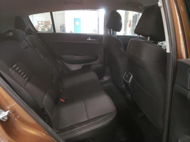 KNDPMCAC8J7339837 KIA Sportage Lx