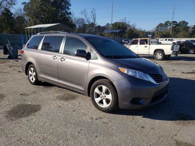 5TDKZ3DCXHS886972 2017 TOYOTA SIENNA, photo no. 4