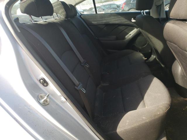 3KPFK4A7XJE284933 KIA Forte