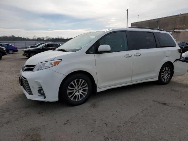 2018 Toyota Sienna XLE