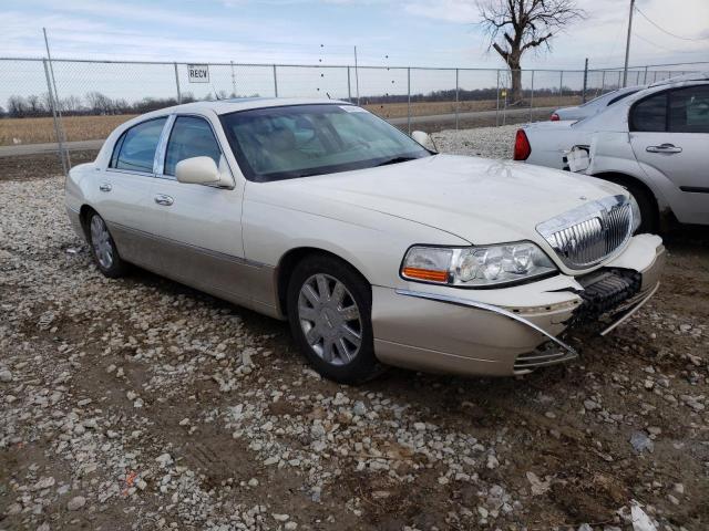 1LNHM82W05Y642374 Lincoln TOWNCAR