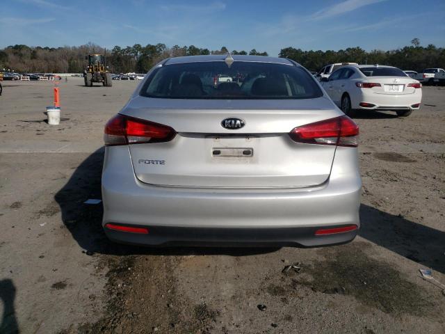 3KPFK4A7XJE284933 KIA Forte