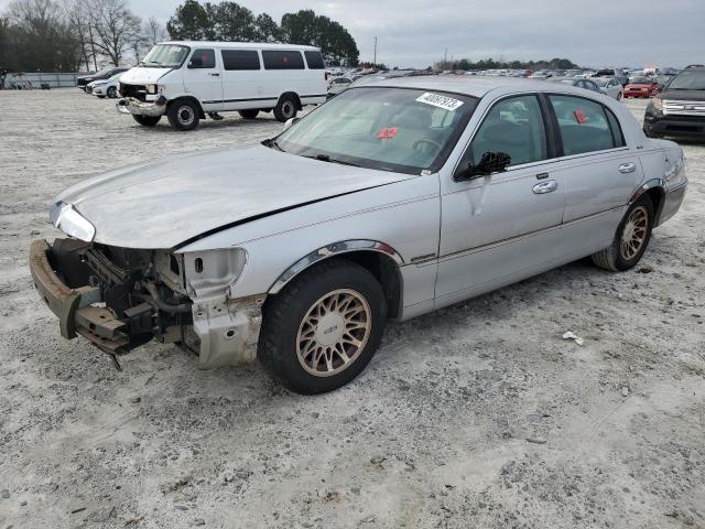 2001 Lincoln Town Car Signature