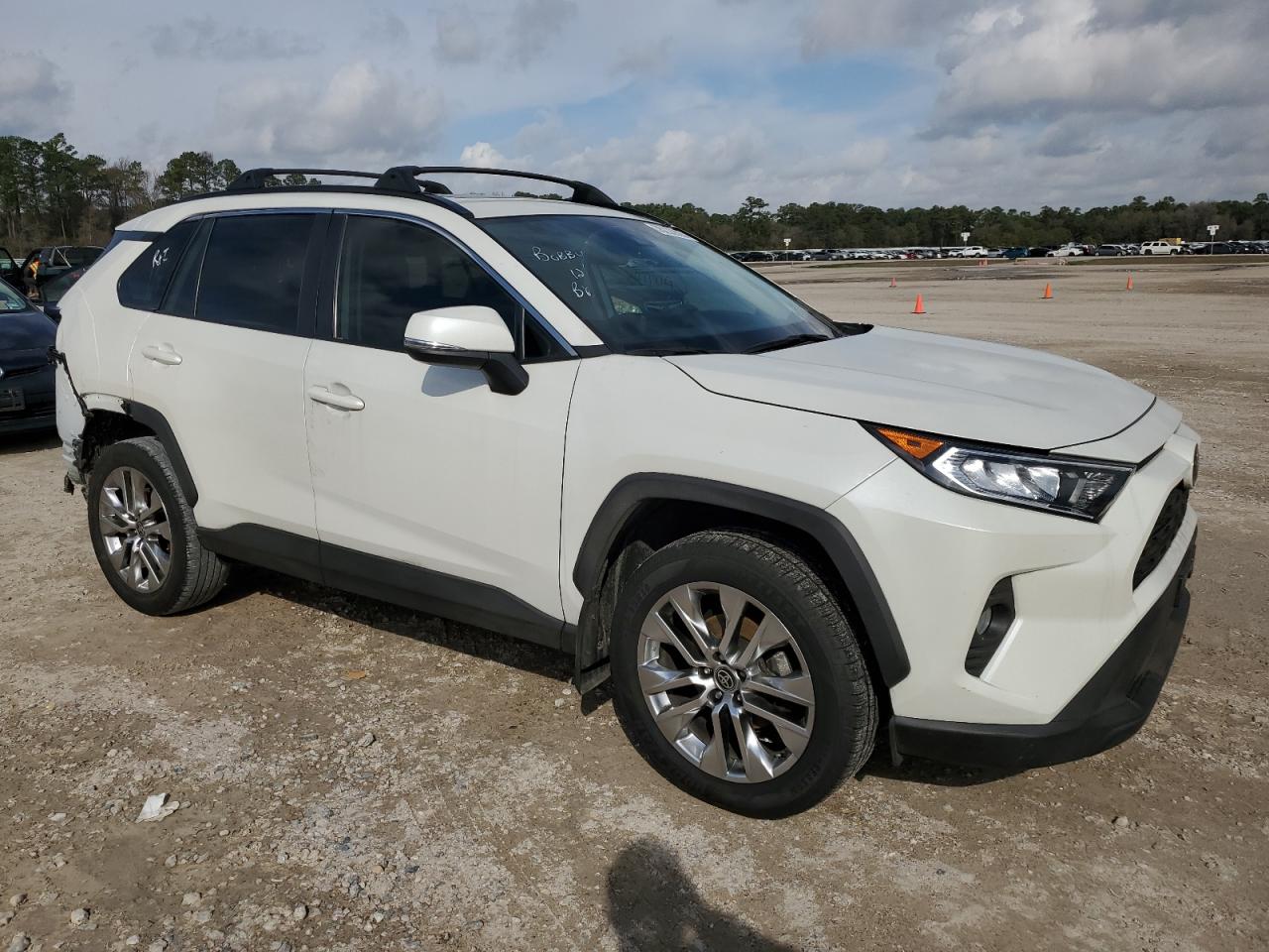 2T3C1RFVXMW142682 TOYOTA RAV4 2021