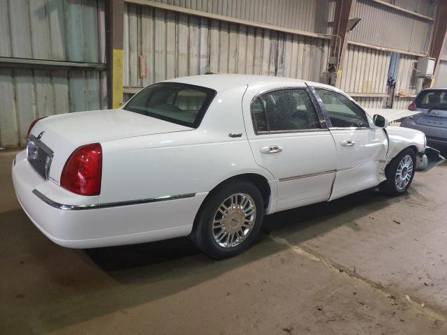 2LNBL8CV7AX613348 Lincoln TOWNCAR