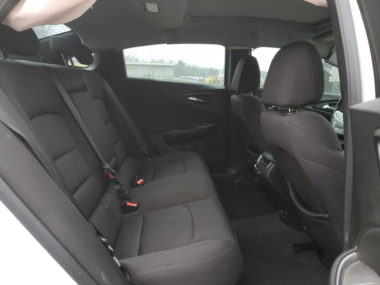 2018 Chevrolet Malibu - Image 10