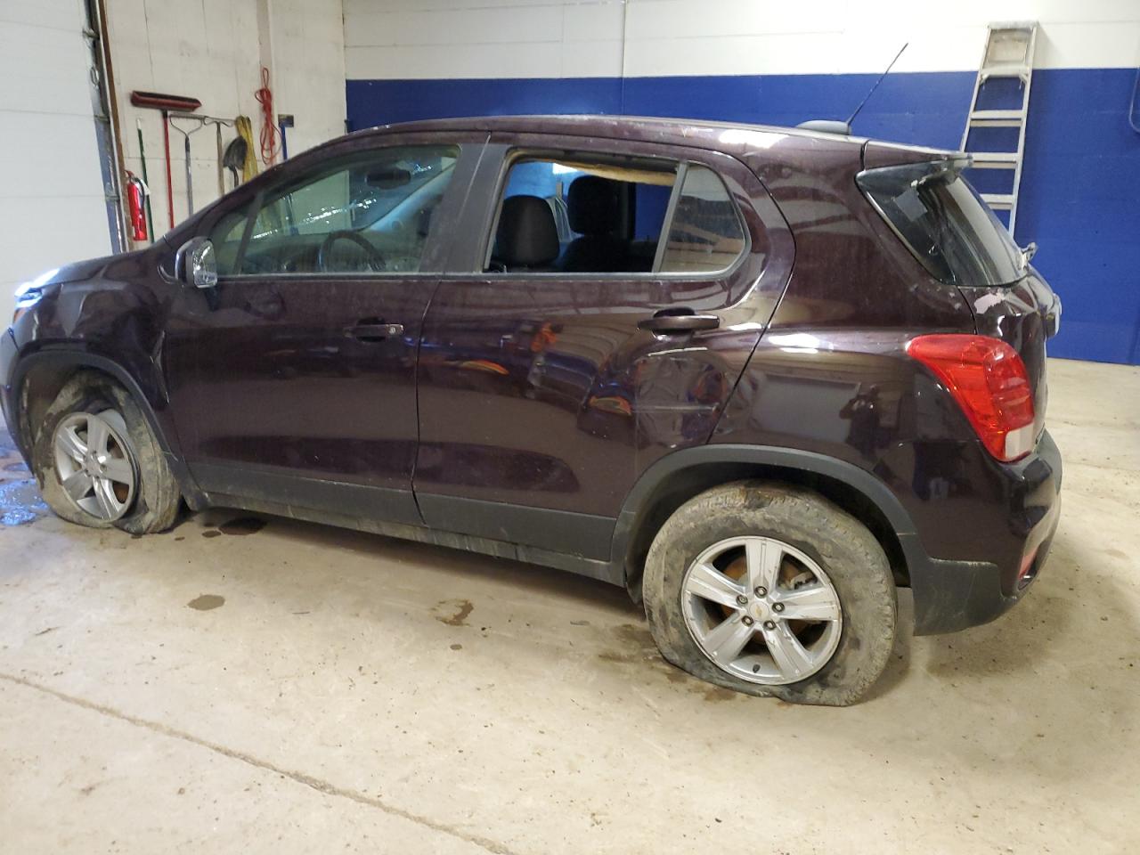2021 Chevrolet Trax - Image 2