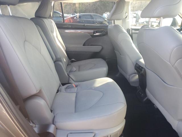 5TDFZRBHXNS238689 Toyota Highlander Platinum