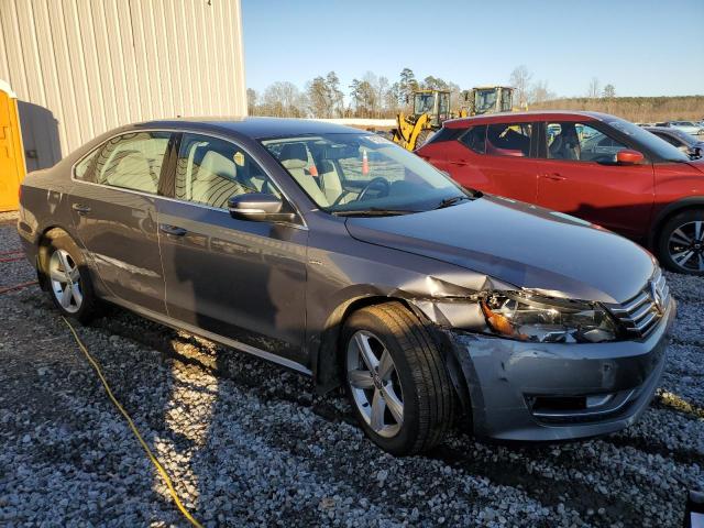 2015 VOLKSWAGEN PASSAT S - 1VWAS7A38FC121010