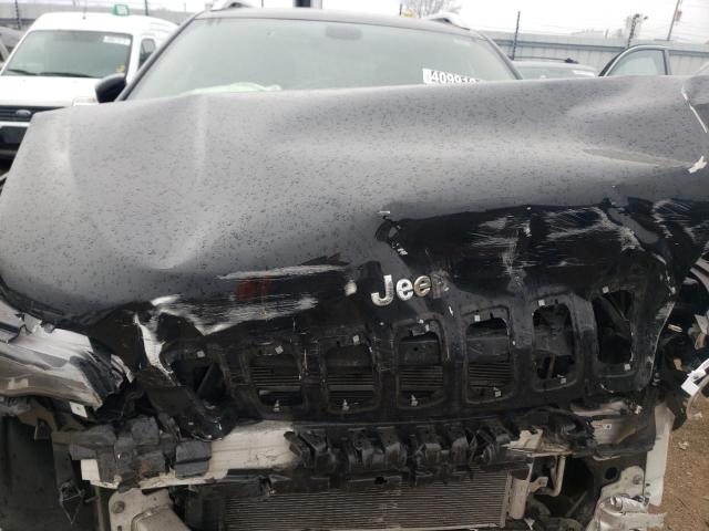 1C4PJLCB4KD307483 Jeep Cherokee Latitude