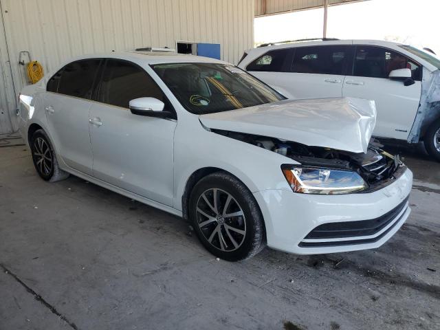2018 VOLKSWAGEN JETTA SE - 3VWDB7AJ1JM228032