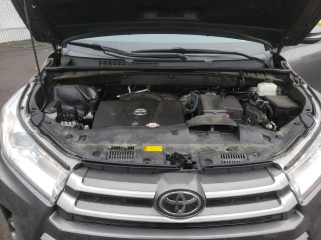 5TDJZRFH3JS886163 Toyota Highlander Se