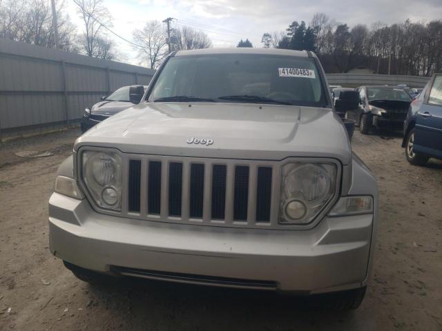 1J8GN28K49W529598 Jeep Liberty Sport