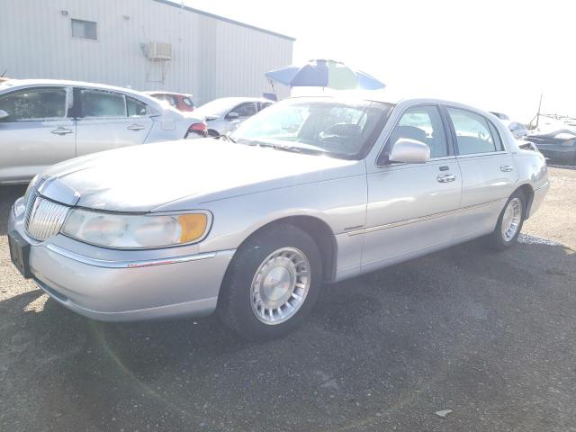 2001 Lincoln Town Car Executive