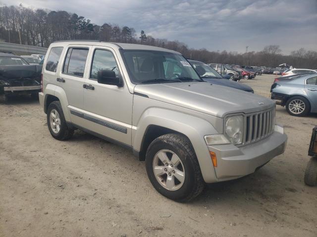 1J8GN28K49W529598 Jeep Liberty Sport