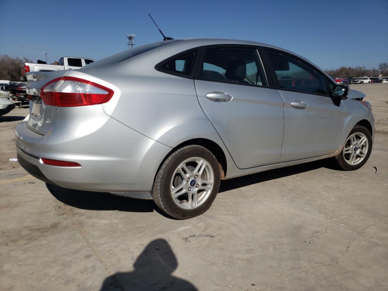 3FADP4BJ3KM130810 Ford Fiesta SE 3