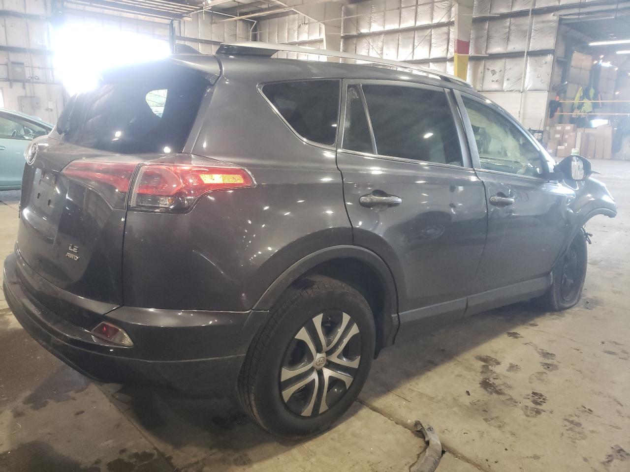 JTMBFREV6HJ709943 2017 Toyota Rav4 Le